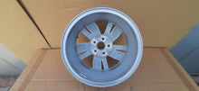 Laden Sie das Bild in den Galerie-Viewer, 1x Alufelge 15 Zoll 5.5&quot; 5x100 40ET 2G0601025N VW Polo Rim Wheel