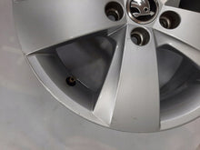 Laden Sie das Bild in den Galerie-Viewer, 1x Alufelge 15 Zoll 6.0&quot; 5x100 38ET Glanz Silber 6V0601025 Skoda Fabia Iii