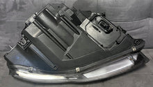 Load image into Gallery viewer, Frontscheinwerfer Audi A4 8E0941003AJ Links Scheinwerfer Headlight