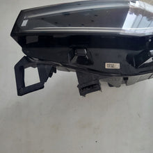 Load image into Gallery viewer, Frontscheinwerfer VW 11B941035N LED Links Scheinwerfer Headlight SCH4832798478kz