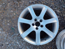 Laden Sie das Bild in den Galerie-Viewer, 1x Alufelge 17 Zoll 7.5&quot; 5x108 Glanz Silber 9466834 Volvo Rim Wheel