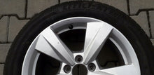Laden Sie das Bild in den Galerie-Viewer, 1x Alufelge 16 Zoll 6.5&quot; 5x100 40ET Glanz Silber 82A601025A Audi A1 Rim Wheel