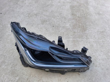 Laden Sie das Bild in den Galerie-Viewer, Frontscheinwerfer Toyota Corolla 81110-02T51-00 Rechts Scheinwerfer Headlight SCH1717537790ia