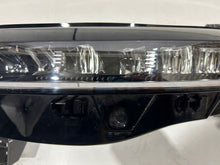 Laden Sie das Bild in den Galerie-Viewer, Frontscheinwerfer Renault Megane E-Tech 260606256R LED Links Headlight SCH8165173416ex
