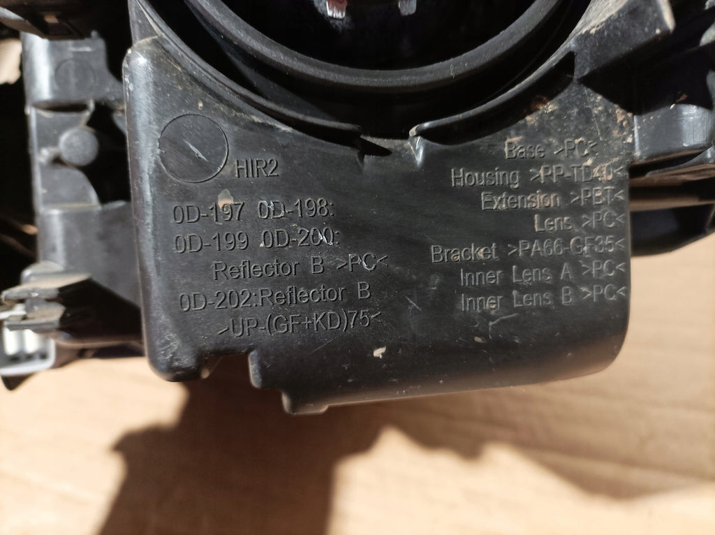 Frontscheinwerfer Toyota Yaris LED Rechts Scheinwerfer Headlight