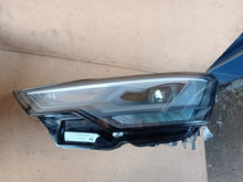 Laden Sie das Bild in den Galerie-Viewer, Frontscheinwerfer Audi A6 C8 4K0941033 4K0941034 LED Rechts oder Links