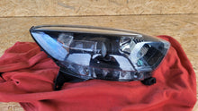 Laden Sie das Bild in den Galerie-Viewer, Frontscheinwerfer Renault Captur 260100855R Rechts Scheinwerfer Headlight