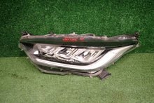Laden Sie das Bild in den Galerie-Viewer, Frontscheinwerfer Toyota Yaris Links Scheinwerfer Headlight SCH2054040741cb