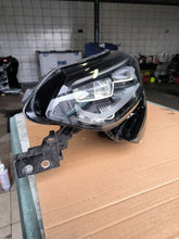 Laden Sie das Bild in den Galerie-Viewer, Frontscheinwerfer Renault 260601093R 260103857R LED Rechts oder Links