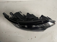 Laden Sie das Bild in den Galerie-Viewer, Frontscheinwerfer Mitsubishi Outlander III 8301D3-32 ECM921-22E20 LED Rechts