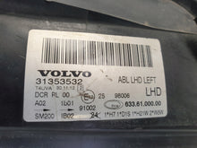 Laden Sie das Bild in den Galerie-Viewer, Frontscheinwerfer Volvo V70 III Xc70 S80 I 31353532 Xenon Links Headlight SCH6395765386mu