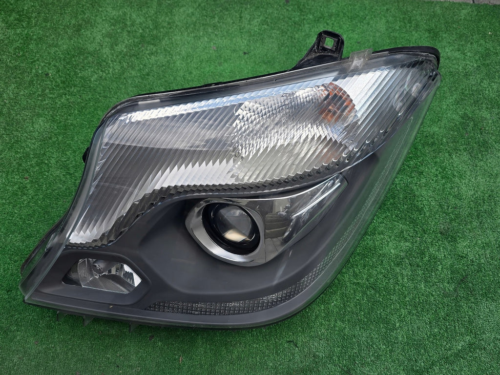 Frontscheinwerfer Mercedes-Benz Sprinter A9068203161 Bi-Xenon Links Headlight
