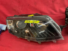 Load image into Gallery viewer, Frontscheinwerfer Skoda Octavia III 5E1941016B 5E1941015B Xenon Rechts Headlight SCH1531620766mg