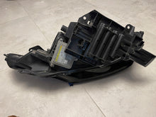 Laden Sie das Bild in den Galerie-Viewer, Frontscheinwerfer Land Rover I Sport Discovery L550 FK72-13W029-EE Xenon FALSE SCH1824666293te