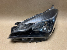 Laden Sie das Bild in den Galerie-Viewer, Frontscheinwerfer Toyota Yaris Links Scheinwerfer Headlight SCH2165661669sc
