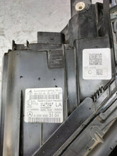 Laden Sie das Bild in den Galerie-Viewer, Frontscheinwerfer Mercedes-Benz W205 2059063104 Links Scheinwerfer Headlight SCH6304380640tb
