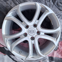 Load image into Gallery viewer, 1x Alufelge 17 Zoll 7.0" 5x114.3 47ET Silber WI147017 Hyundai I Rim Wheel FEL8025227661ne