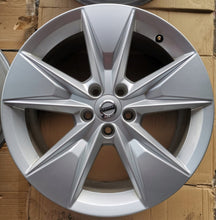 Laden Sie das Bild in den Galerie-Viewer, 4x Alufelge 18 Zoll 7.5" 5x108 50 5ET Glanz Silber 31680200 Volvo V60 I Xc60 FEL8477137692jw