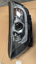 Load image into Gallery viewer, Frontscheinwerfer Kia Stonic Rechts Scheinwerfer Headlight