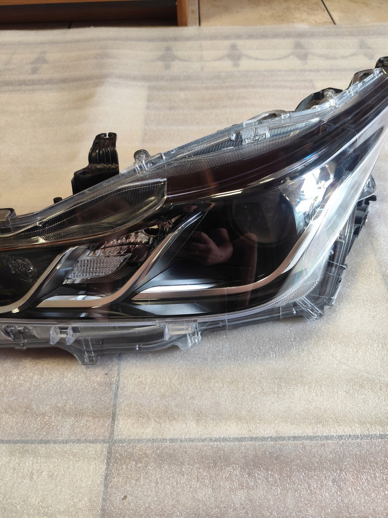 Frontscheinwerfer Toyota Corolla 8115002T31 LED Ein Stück (Rechts oder Links)