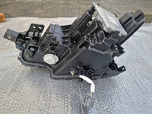 Laden Sie das Bild in den Galerie-Viewer, Frontscheinwerfer Mazda 3 BCJH51030 Rechts Scheinwerfer Headlight