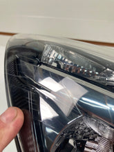 Laden Sie das Bild in den Galerie-Viewer, Frontscheinwerfer Mazda III DB5J-51030 LED Rechts Scheinwerfer Headlight