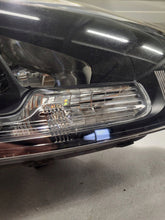 Load image into Gallery viewer, Frontscheinwerfer Kia Carens IV Ein Satz Scheinwerfer Headlight SCH6452047619dg