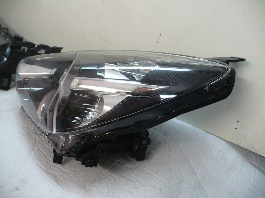 Frontscheinwerfer Mazda II Ein Satz Scheinwerfer Headlight