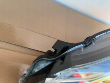 Laden Sie das Bild in den Galerie-Viewer, Frontscheinwerfer Toyota Yaris 81170-0DK10 LED Links Scheinwerfer Headlight SCH8165700695ub