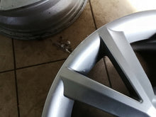 Laden Sie das Bild in den Galerie-Viewer, 1x Alufelge 16 Zoll 7.0&quot; 5x100 46ET Glanz Silber 5JA601025 Skoda Fabia Rim Wheel