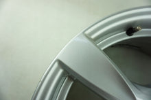 Load image into Gallery viewer, 1x Alufelge 17 Zoll 6.5" 5x120 47ET Glanz Silber 6795561 BMW 1 E81 E87 Rim Wheel FEL6053801684yx