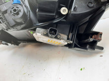 Laden Sie das Bild in den Galerie-Viewer, Frontscheinwerfer Mazda 5 C235-51030 Rechts Scheinwerfer Headlight SCH1064429961kx
