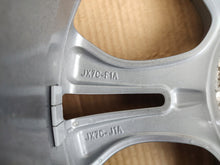Laden Sie das Bild in den Galerie-Viewer, 1x Alufelge 17 Zoll 7.0&quot; 5x108 50ET JX7C-F1A Ford Rim Wheel