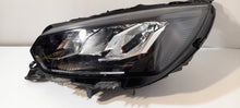 Laden Sie das Bild in den Galerie-Viewer, Frontscheinwerfer Peugeot 2008 II E219048 Ein Stück (Rechts oder Links)