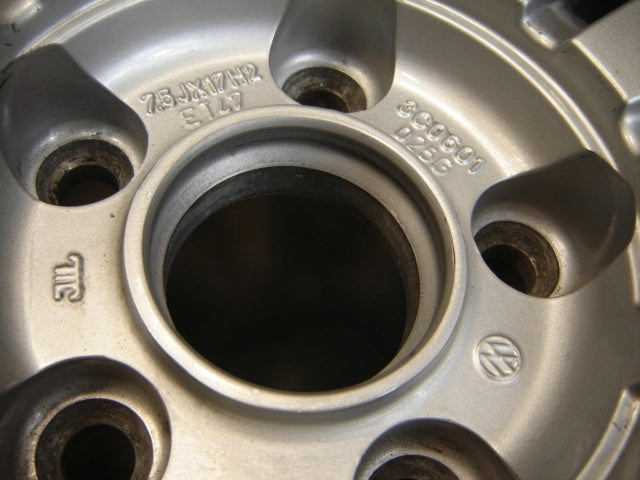 1x Alufelge 17 Zoll 7.5" 5x112 47ET Glanz Silber 3C0601025G VW Scirocco Passat FEL7158713252dz