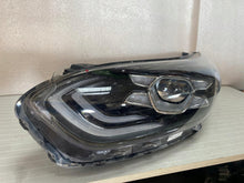 Laden Sie das Bild in den Galerie-Viewer, Frontscheinwerfer Kia Ceed 92101J7100 LED Ein Stück (Rechts oder Links)