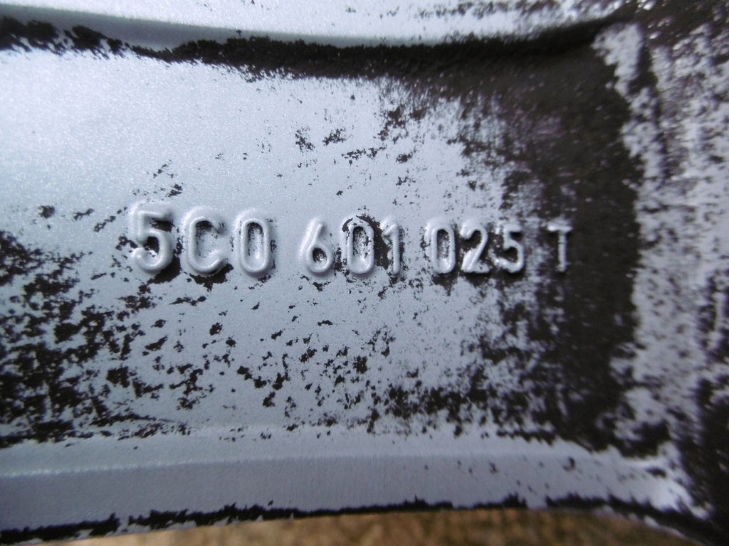 1x Alufelge 16 Zoll 6.5" 5x112 44ET 5C0601025T VW New Beetle Rim Wheel