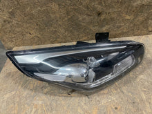 Laden Sie das Bild in den Galerie-Viewer, Frontscheinwerfer Kia Carens IV Xenon Rechts Scheinwerfer Headlight