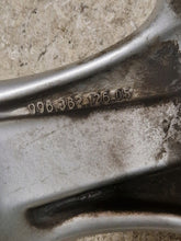 Laden Sie das Bild in den Galerie-Viewer, 1x Alufelge 17 Zoll 8.5" 5x130 50ET 9963621205 Porsche 911 996 Rim Wheel FEL5080657950sq