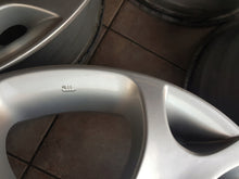 Load image into Gallery viewer, 4x Alufelge 17 Zoll 6.5" 5x114.3 52 5ET Glanz Silber 9965126570 Mazda Cx30 FEL7316752898ni