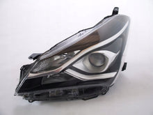 Laden Sie das Bild in den Galerie-Viewer, Frontscheinwerfer Toyota Yaris Links Scheinwerfer Headlight SCH7288818162za