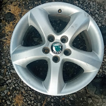 Laden Sie das Bild in den Galerie-Viewer, 3x Alufelge 15 Zoll 6.0&quot; 5x100 5J0601025A Skoda Rim Wheel