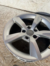 Load image into Gallery viewer, 1x Alufelge 16 Zoll 7.5&quot; 5x112 37ET Glanz Silber 4G0071496 Audi Rim Wheel