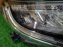 Laden Sie das Bild in den Galerie-Viewer, Frontscheinwerfer Honda Hrv Hr-V Rechts Scheinwerfer Headlight SCH2764892020bg