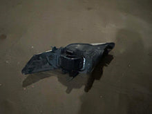 Laden Sie das Bild in den Galerie-Viewer, Frontscheinwerfer Ford Mondeo Rechts Scheinwerfer Headlight SCH8252386632vr
