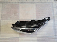 Laden Sie das Bild in den Galerie-Viewer, Frontscheinwerfer Hyundai I10 92101-B9300 Links Scheinwerfer Headlight