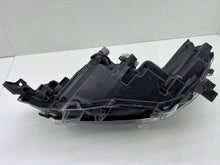 Laden Sie das Bild in den Galerie-Viewer, Frontscheinwerfer Toyota Hilux VIII RCD25398 FALSE Scheinwerfer Headlight SCH5851306413du