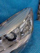 Load image into Gallery viewer, Frontscheinwerfer Ford Kuga CV4413W030AE CV44-13D155-AJ Links Headlight