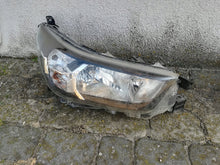 Laden Sie das Bild in den Galerie-Viewer, Frontscheinwerfer Toyota Hilux VIII 81110-0KK60 Rechts Scheinwerfer Headlight SCH1965352808ze