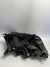 Laden Sie das Bild in den Galerie-Viewer, Frontscheinwerfer Skoda Enyaq 5LB941015A- Full LED Ein Stück (Rechts oder Links)